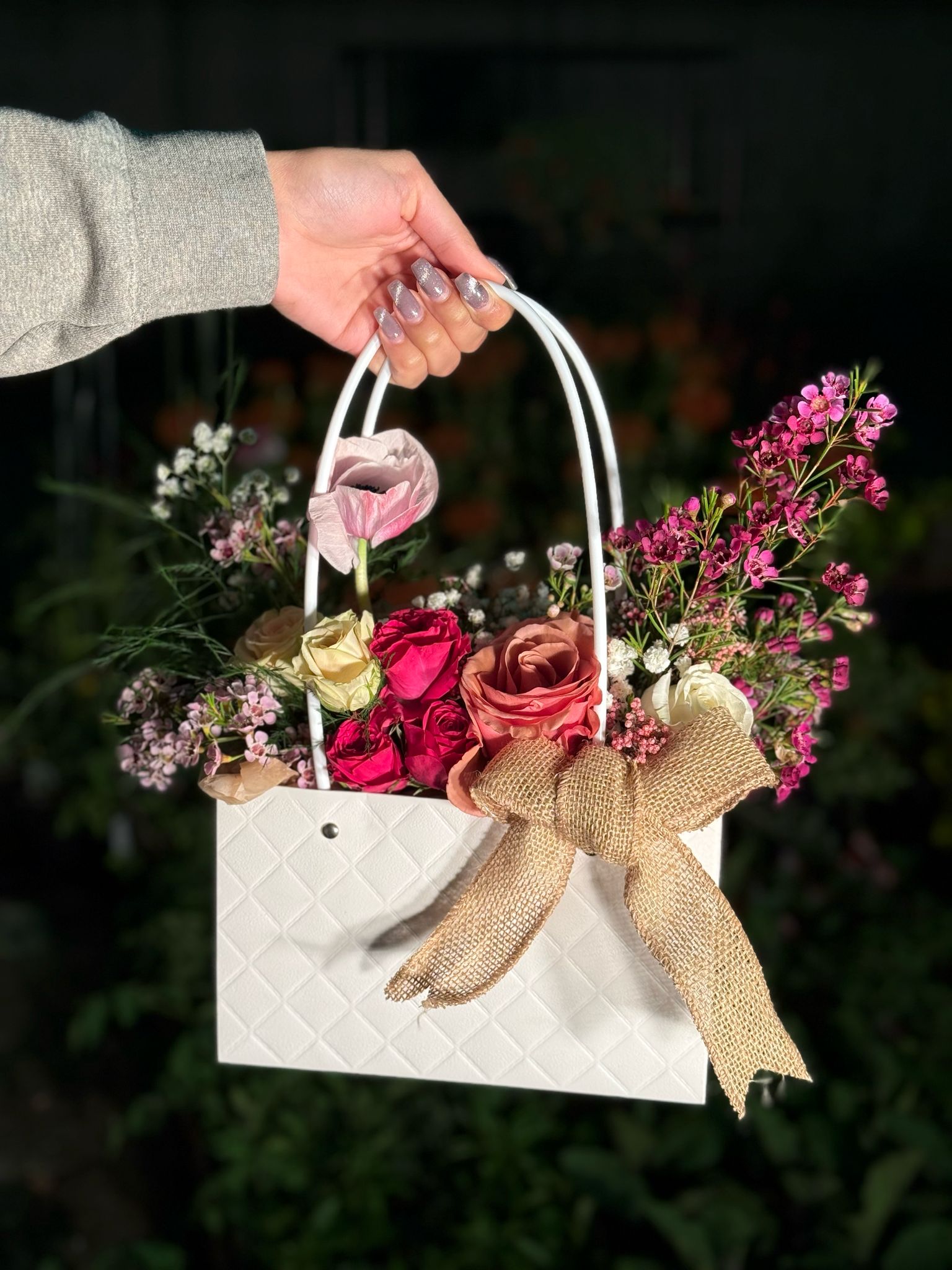 QOL-bouq-white-bag